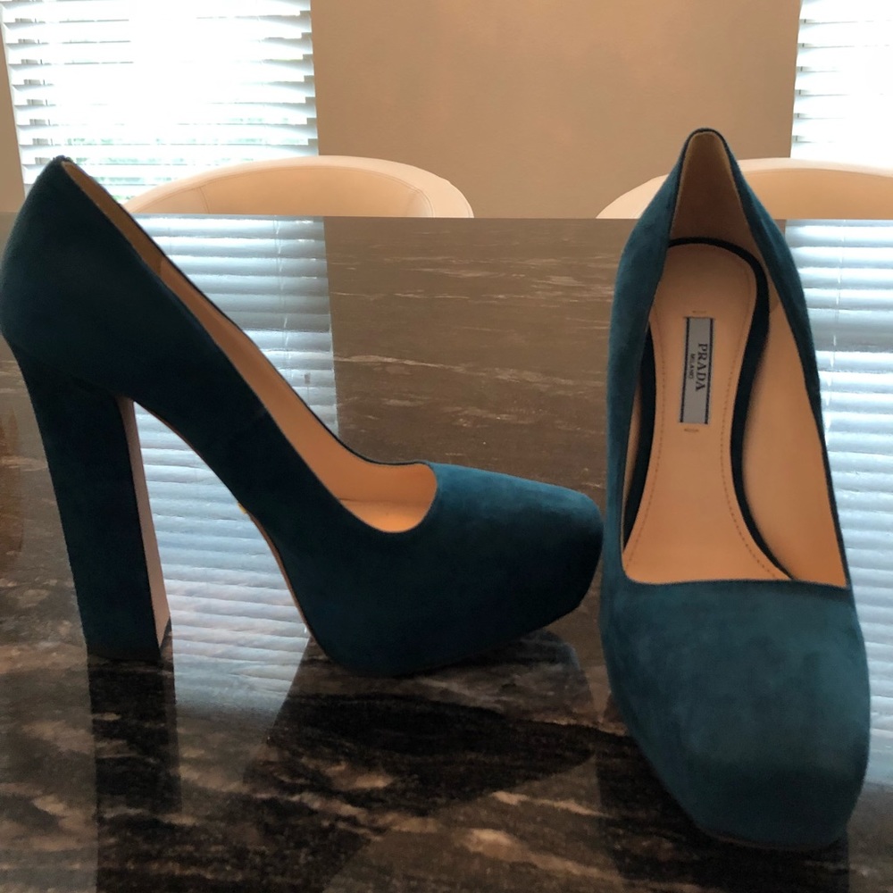 BNIB Prada “Forrest green suede” heels